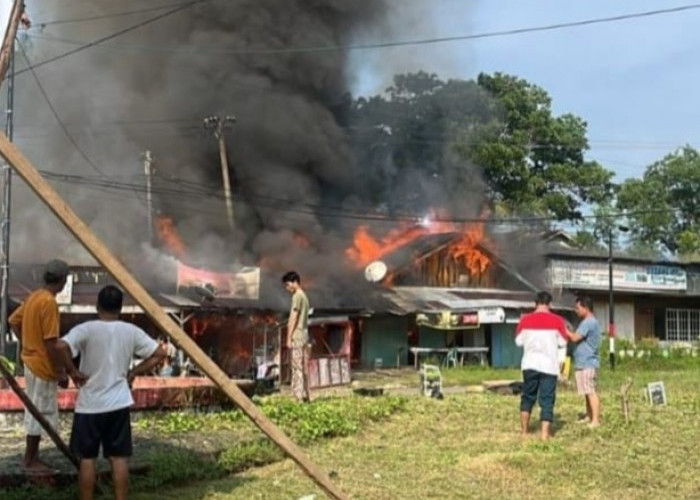 Api Mengamuk, Lima Bangunan Ruko dan Rumah Warga di Ketahun Bengkulu Utara Hangus