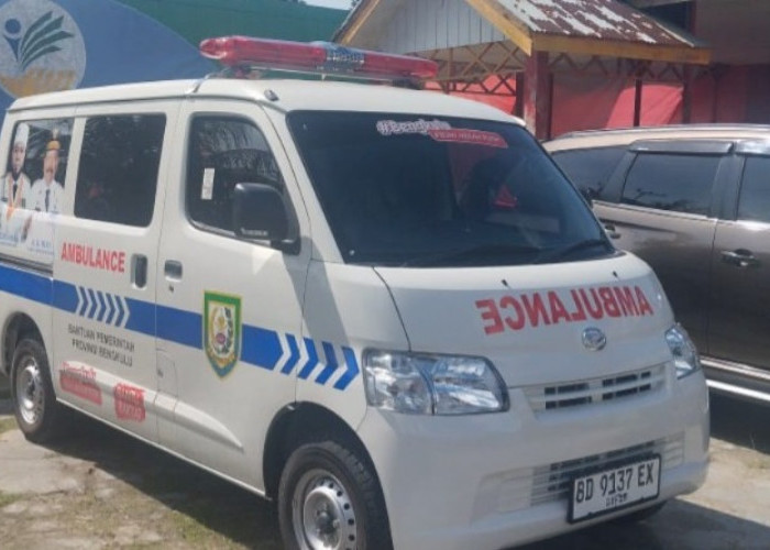 Komentar Edwar Samsi Tentang Kritik Foto Helmi–Mian yang Terpajang di Mobil Ambulan