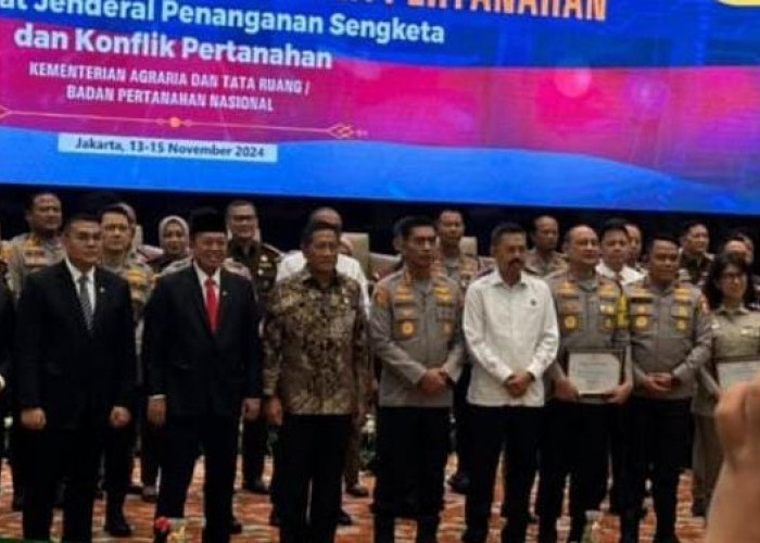 Tutup Tahun 2024, Kajati Bengkulu Dapat Penghargaan PIN Emas dari Kementerian ATR BPN