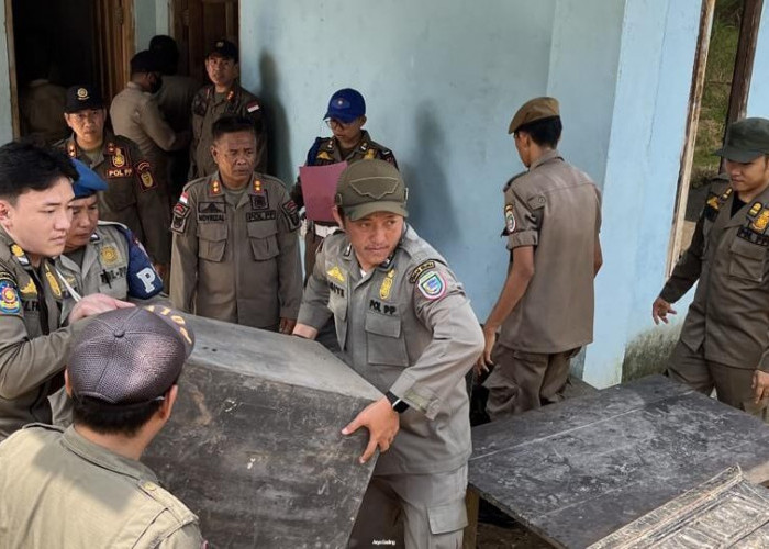 Satpol PP Seluma Bongkar Paksa Warung Remang-remang Desa Air Latak