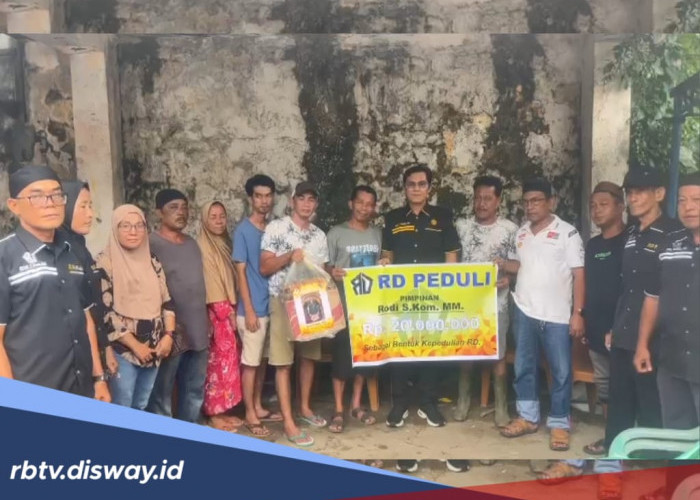 Sisihkan Gaji, Ketua Komisi II DPRD Kota Bengkulu Peduli Korban Kebakaran 