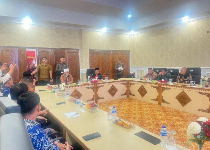 Kumpulkan Seluruh Bupati dan Walikota, Gubernur Helmi Hasan Cairkan Dana Bagi Hasil 