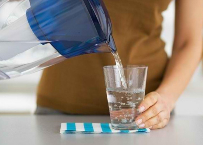 Minum Air pH Tinggi Banyak Manfaat Bagi Tubuh, Jika Berlebihan Ini Efeknya