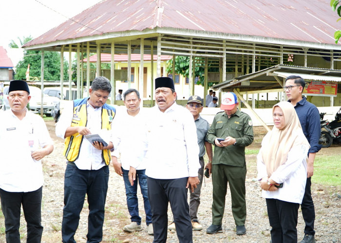 Wagub Mian Telpon Gubernur Helmi Saat Tinjau SMAN 10 Mukomuko