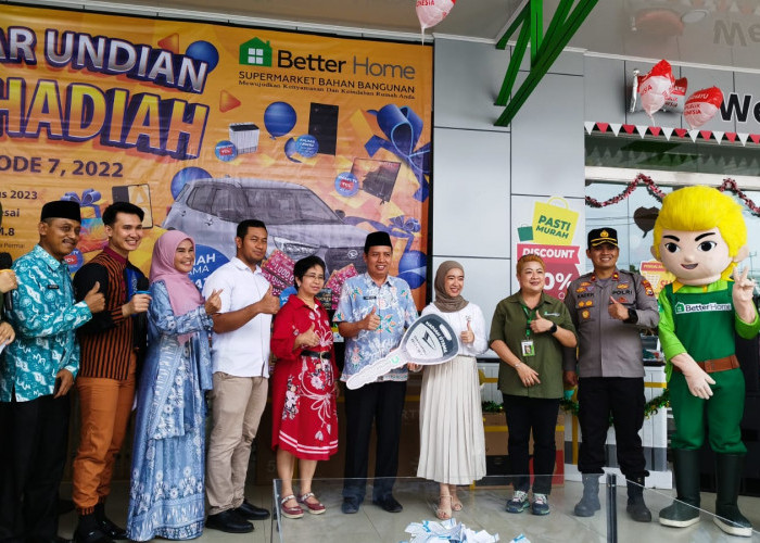Menangkan Undian Belanja Better Home Bengkulu, Warga Sungai Rupat Dapat Daihatsu Rocky