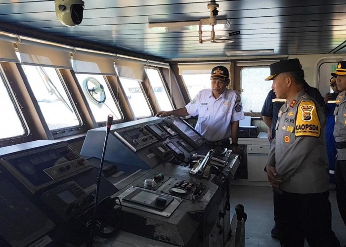 Kapolda Bengkulu Cek Kelayakan Kapal hingga Pemeriksaan Kesehatan Penumpang