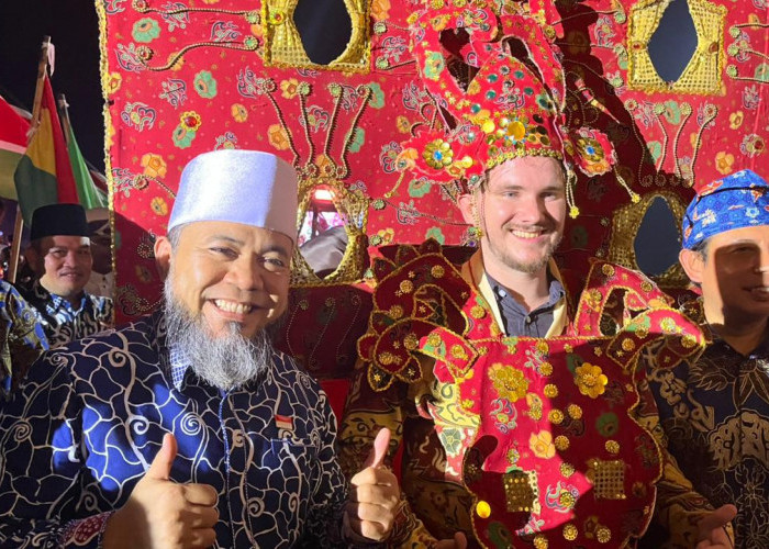 Gubernur Helmi Hasan: Event Karnaval Batik Internasional Bangkitkan Ekonomi 