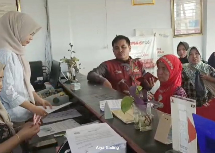 Hari Terakhir Penyaluran, Kantor Pos di Seluma Dipadati Penerima PKH-BPNT