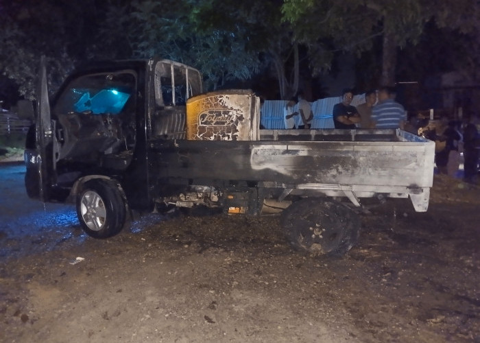 Mobil Pickup Terbakar, Rupanya Ini yang Dibawa Sopir