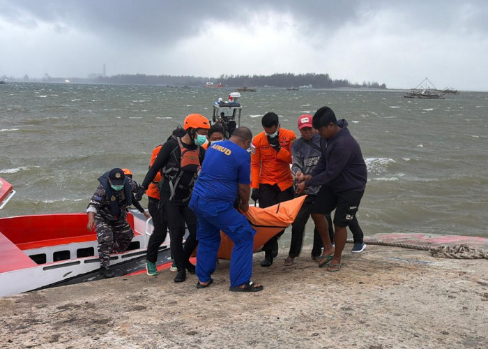 Tim SAR Gabungan Berhasil Temukan Nelayan Tenggelam di Kuala Pantai Pasir Putih Setelah 3 Hari Pencarian