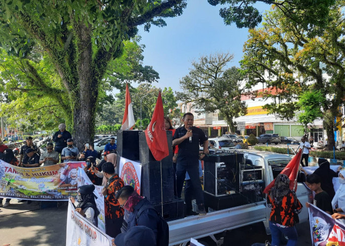 Gabungan Aliansi Masyarakat dan Mahasiswa Gelar Aksi Depan PN Bengkulu, Minta Basmi Mafia Tanah 