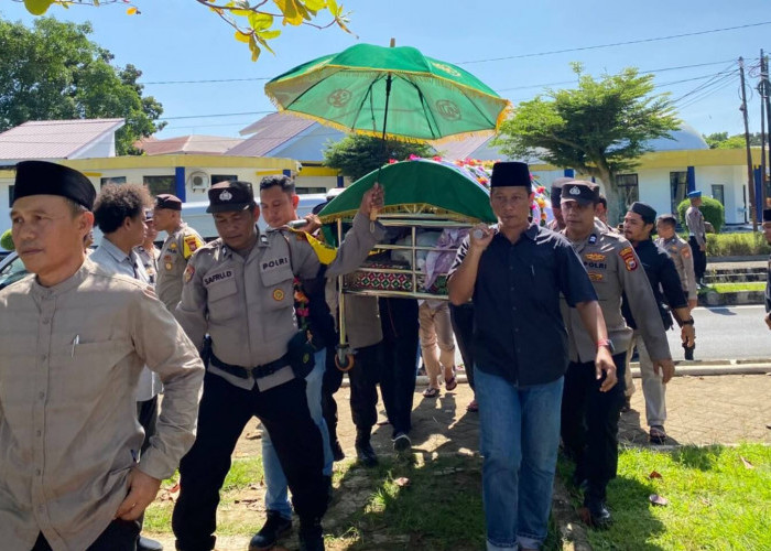 Kabag Ops Polresta Bengkulu Pimpin Upacara Pemakaman Alm Aiptu Puput Joko Pitoyo