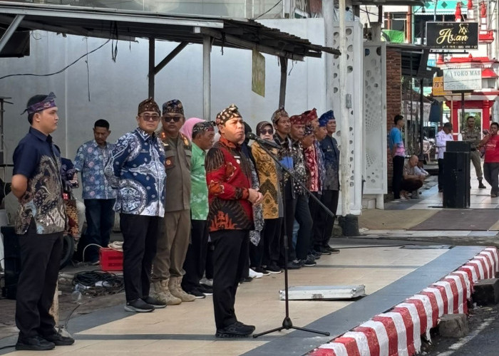 Pimpin Apel di Jalan KZ Abidin, Walikota Bengkulu Ajak ASN Ramaikan Pasar dan Dukung Pedagang