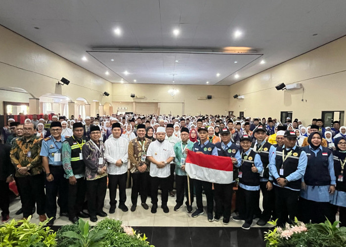 Gubernur Helmi Hasan Lepas 423 CJH Kloter Pertama Bengkulu ke Tanah Suci