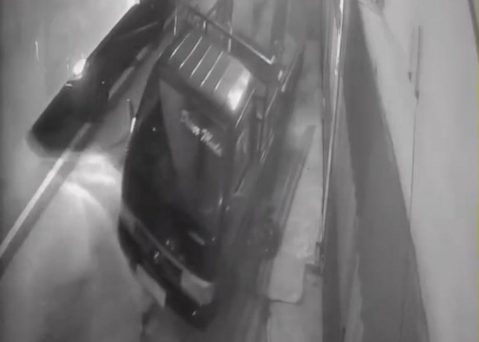 2 Orang Pencuri Mobil Pick Up di Bengkulu Utara Terekam CCTV