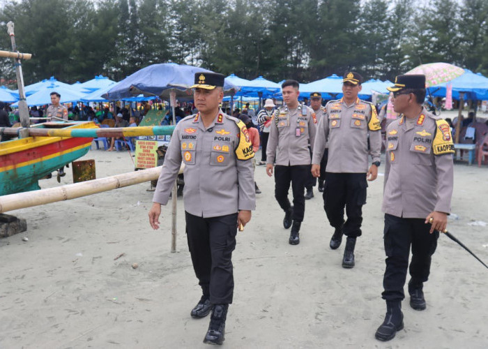Operasi Lilin Nala 2025: Kapolda Bengkulu Cek Pengamanan Objek Wisata Pantai Jakat 