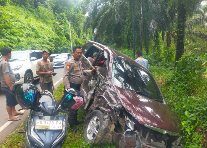 Innova Reborn Lawan Xenia di Seluma, Mobil Rusak Berat, Ini Data Korban