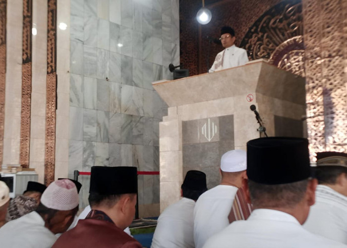 Menag Nasaruddin Umar Salat Jumat dan Jadi Khatib di Masjid Agung At-Taqwa Bengkulu
