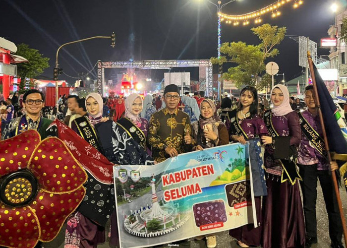 Berbalut Batik Beremis dan Kain Bumpak, Bujang Gadis Seluma Tampil Mempesona di Karnaval Batik Internasional 