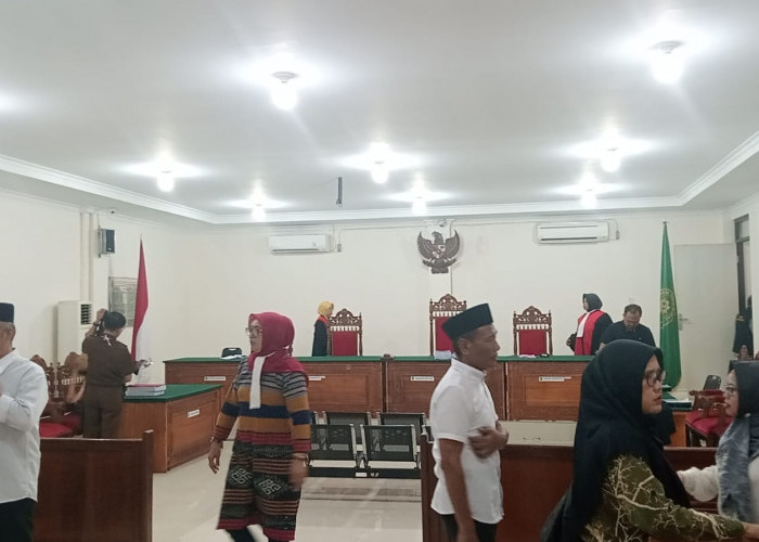 Korupsi Dana BOS, Mantan Kepala SMP dan Bendahara Dituntut 6 dan 4,5 Tahun Penjara 