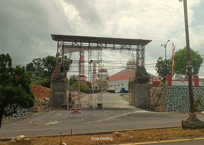 Jadi Tuan Rumah MTQ, Pembangunan Gapura Masjid Agung Baitul Falihin Tais Dikebut
