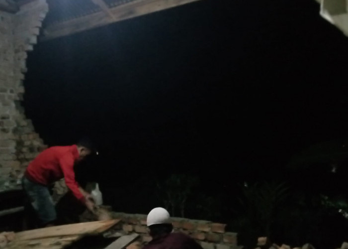 Angin Puting Beliung Terjang Rumah Warga Desa Merantau di Rejang Lebong Hingga Roboh