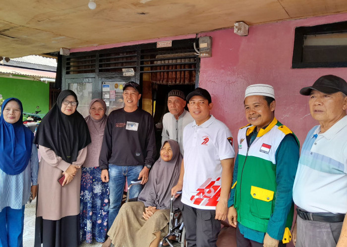 Peduli Warga, Walikota Bengkulu Beri Bantuan Kursi Roda untuk Nurma