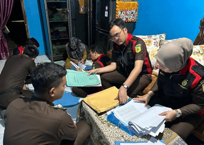 Kasus Dugaan Korupsi, Kejari Bengkulu Selatan Geledah 2 Rumah dan 1 Kantor