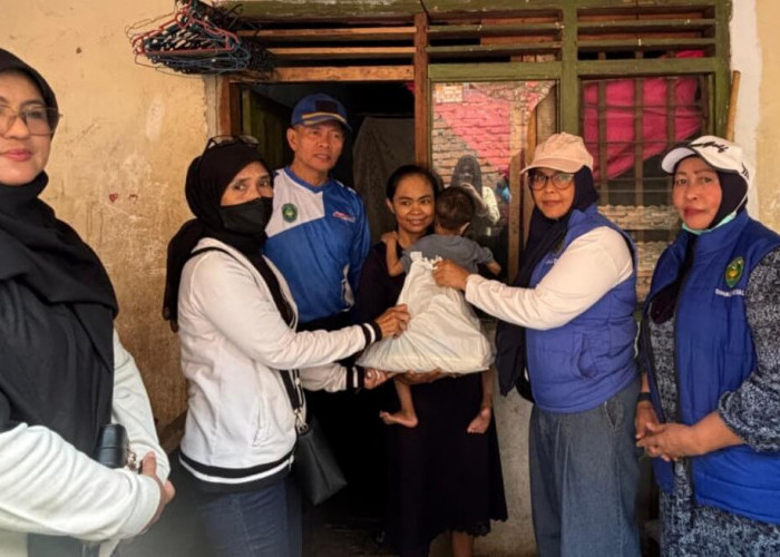 Pemerintah Kota Bengkulu Salurkan Bantuan Stimulan untuk Janda 4 Anak Penjual Kerupuk Keliling
