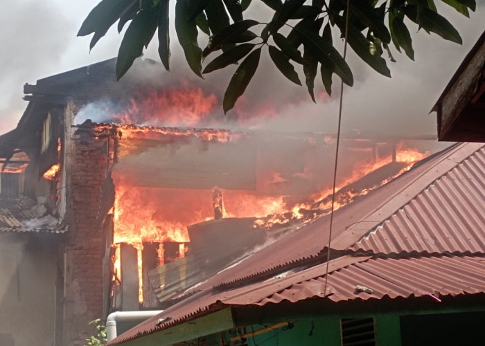 Kebakaran di Pengantungan Kota Bengkulu Hanguskan 21 Unit Rumah