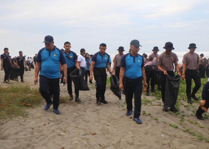 Hut Bhayangkara ke-79, Duo Jenderal di Polda Bengkulu, Wali Kota dan Sekda Pungut Sampah di Pantai Panjang
