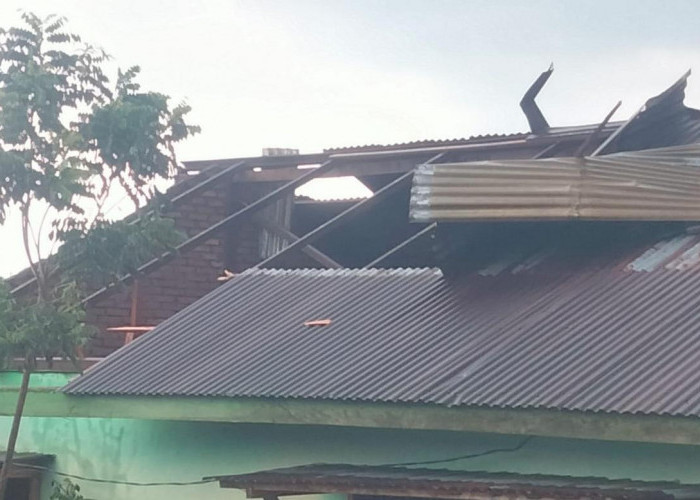 Dihantam Angin Puting Beliung, Puluhan Rumah di Kepahiang Rusak