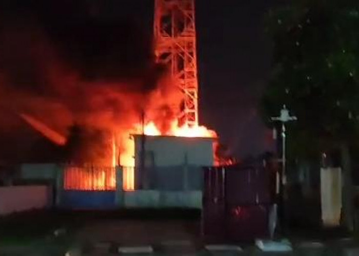 Penyebab Kebakaran Shelter Menara BTS Pasar Baru Diduga Korseleting Baterai
