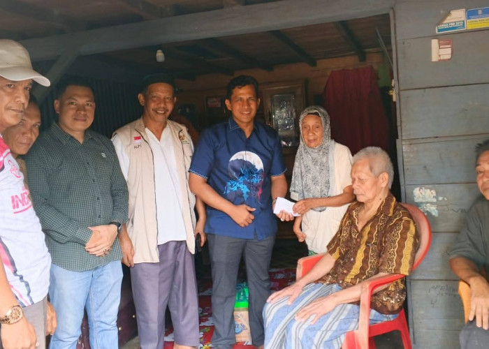 Ketua DPRD Seluma Sambangi Rumah Lansia Disabilitas yang Tak Dapat Bansos