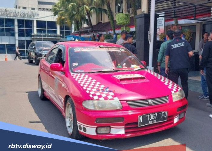 Pemilik Mobil Ini Diamankan Polisi Gegara Lampu Mobil  