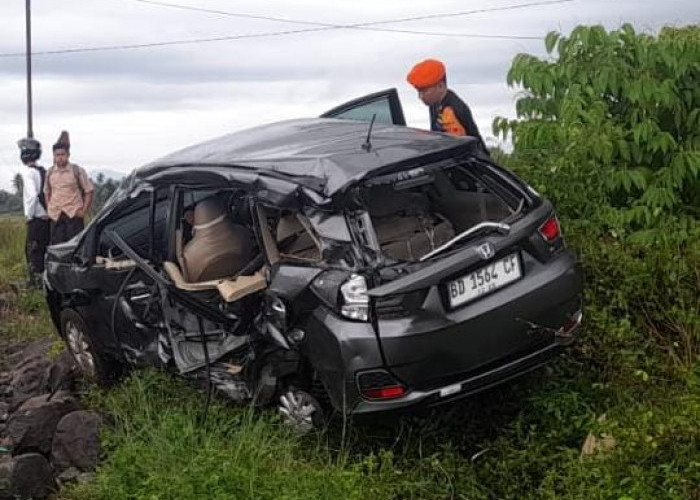 Mobil Plat Kota Bengkulu Terlibat Laka di Pariaman, 1 Orang Meninggal Dunia