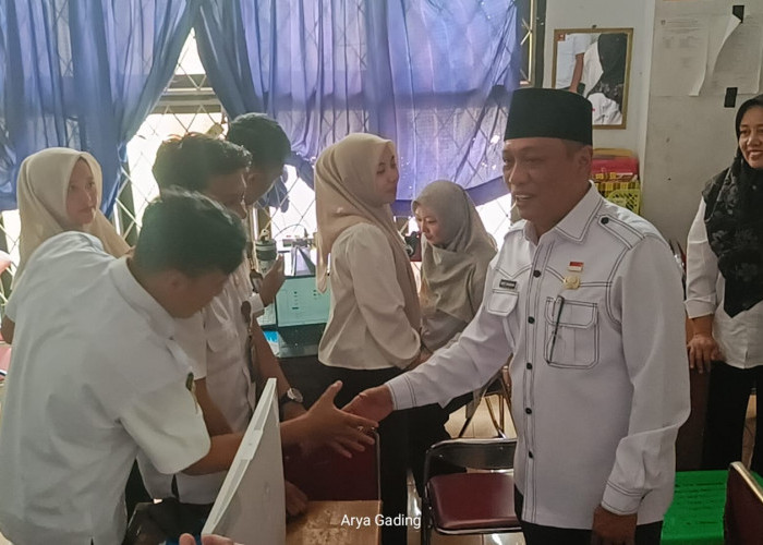 Perdana Masuk Kerja, Sekda Seluma Sidak ke Sekretariat DPRD dan Dinas Dikbud