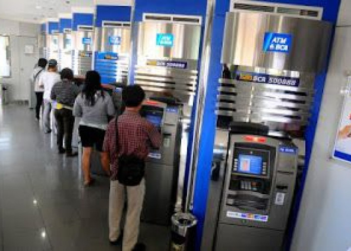 Sudah Tau Belum Biaya Admin Potongan Saldo ATM di Bank BCA, Bank Mandiri, BNI dan BRI