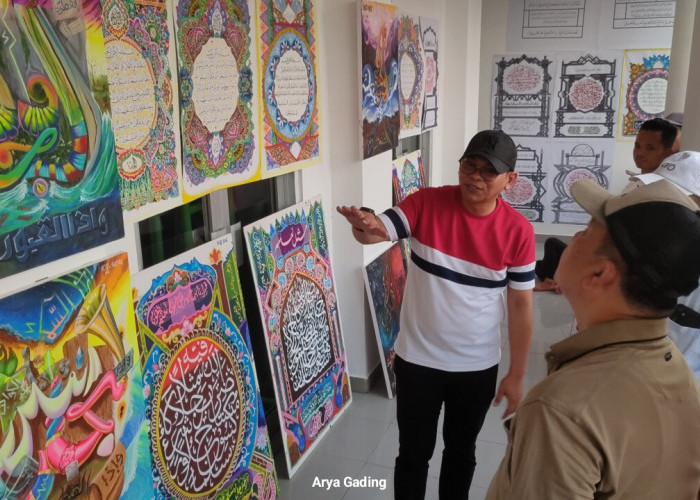 Bupati dan Wabup Seluma Terpukau Melihat Hasil Lomba Kaligrafi MTQ Provinsi Bengkulu