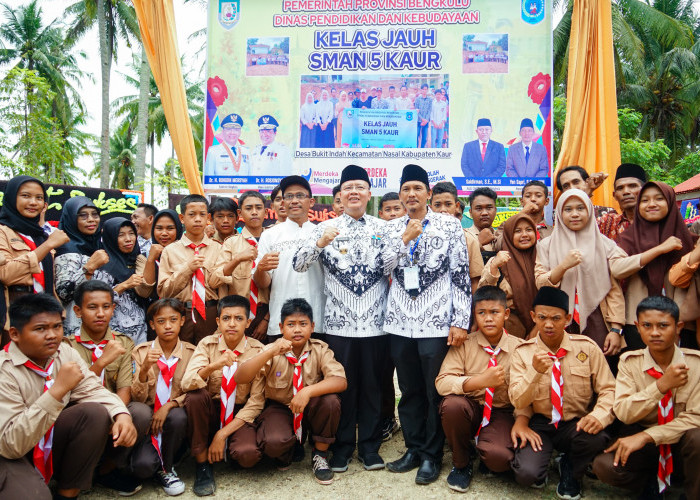 Puncak Peringatan HGN dan HUT ke-78 PGRI, Gubernur Bengkulu Resmikan Kelas Jauh SMAN 5 Kaur