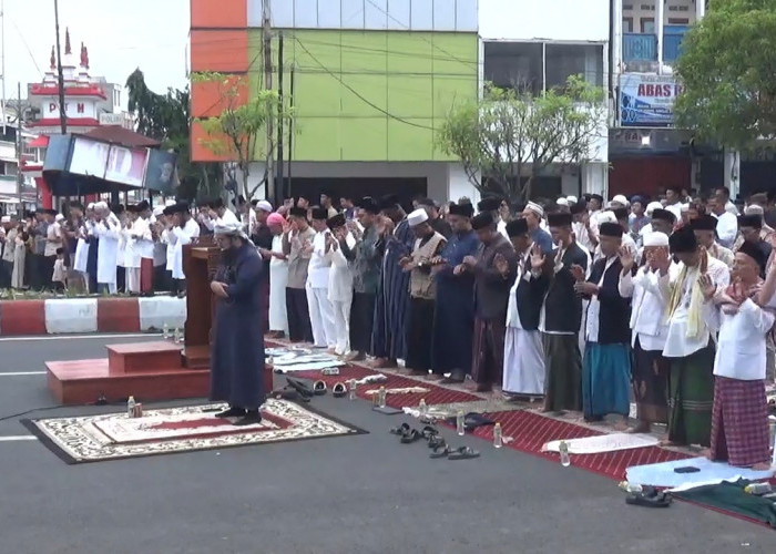 Gema Takbir Berkumandang, Jemaah Muhammadiyah Shalat Idul Adha di Jalan Soeprapto