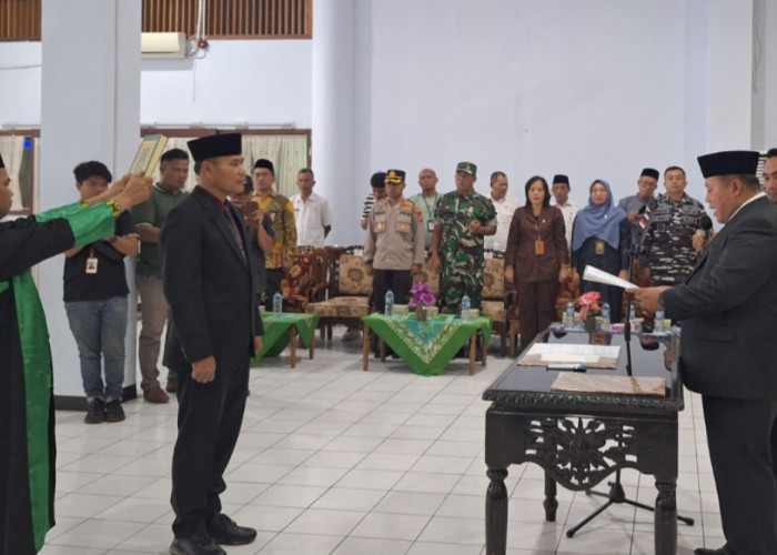 Bupati Choirul Huda Lantik Drs. Marjohan Husein sebagai Sekda Mukomuko