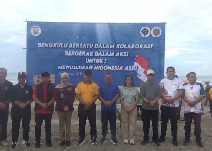 Indonesia Asri, BPTD Kelas III Bengkulu Berkolaborasi Dengan Polda Bengkulu Bersihkan Pantai Bengkulu 