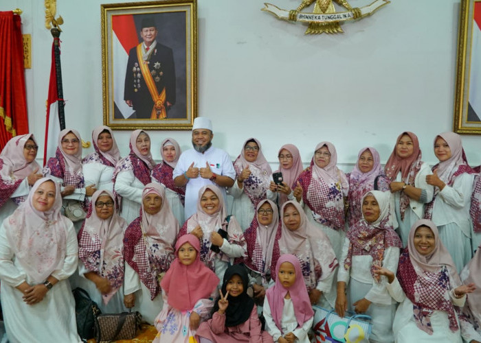 Tabligh Akbar Merah Putih Dihadiri Ribuan Jemaah, Gubernur Helmi Siapkan 10 Tiket Umroh Gratis Setiap Tahun