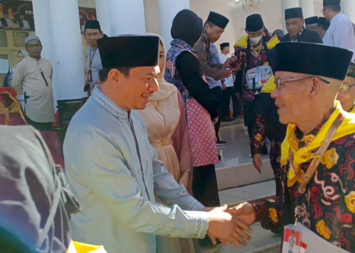 Bupati Arie Septia Adinata Lepas 29 Calon Jemaah Haji Bengkulu Utara