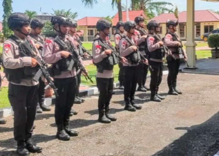 Polda Bengkulu Kerahkan 14 Personel Brimob ke Seluma untuk Pertebal Patroli Kamtibmas
