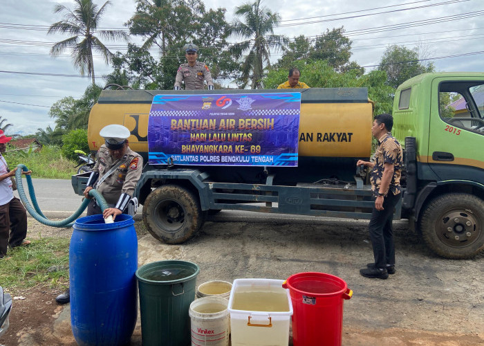 Sumur Kering, Warga Desa Air Sebakul Dapat Bantuan Air Bersih