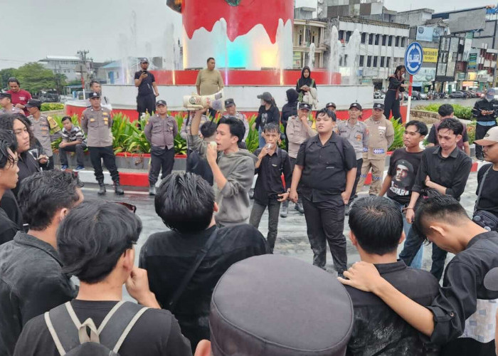 Aliansi Bengkulu Mengingat Gelar Demo Program MBG di Simpang Lima