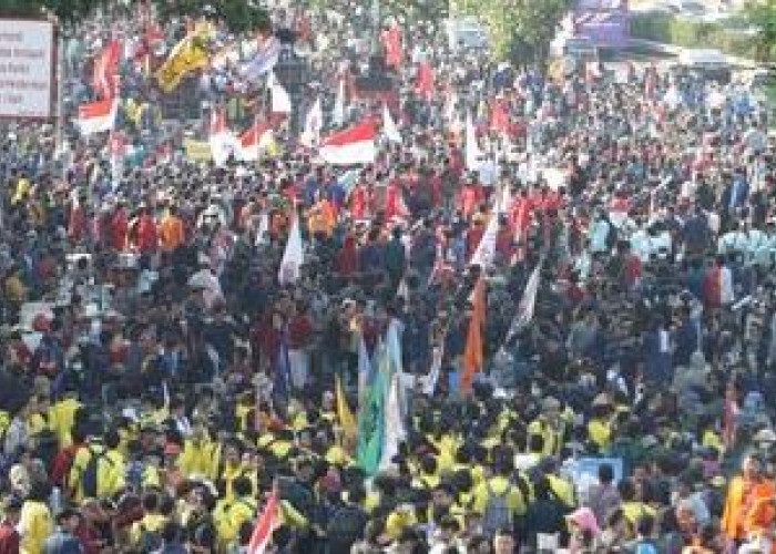 Minta Setop MBG dan Protes Kenaikan Harga BBM, Ribuan Mahasiswa Demo