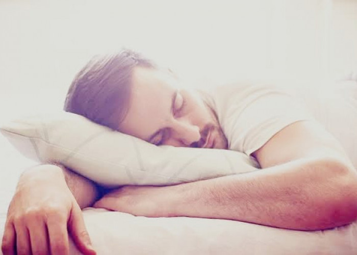 Jangan Disepelekan! 7 Risiko Malas Ganti Bantal Tidur, Penyakit Mengintai